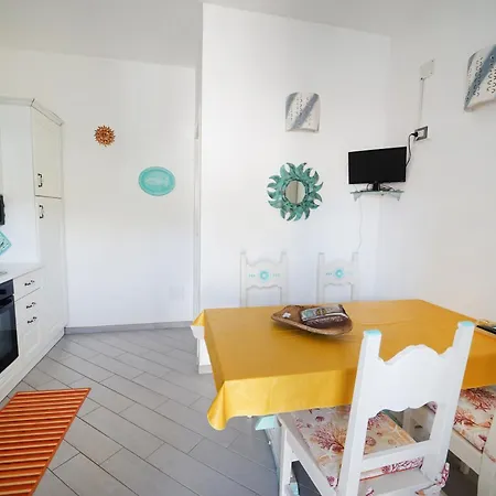 Sardinian Cottage, 150m From The Sea, Private Garden Hébergement de vacances
