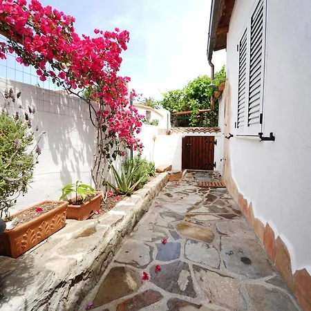 بيت للعطل Sardinian Cottage, 150m From The Sea, Private Garden