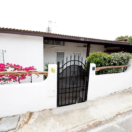Hébergement de vacances Sardinian Cottage, 150m From The Sea, Private Garden Olbia
