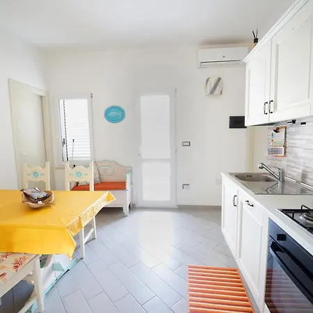 Semesterbostad Sardinian Cottage, 150m From The Sea, Private Garden *