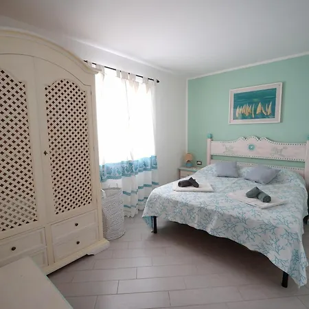 Semesterbostad Sardinian Cottage, 150m From The Sea, Private Garden